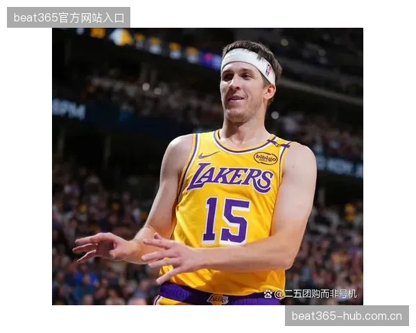 NBA湖人里夫斯拉杆后仰神仙打板得分：篮球艺术的完美呈现