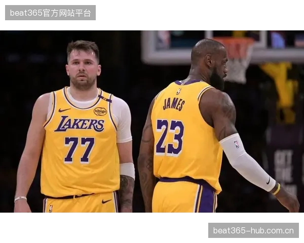 东契奇上演三分压哨绝杀，全场震撼